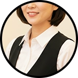 女性スタッフの写真